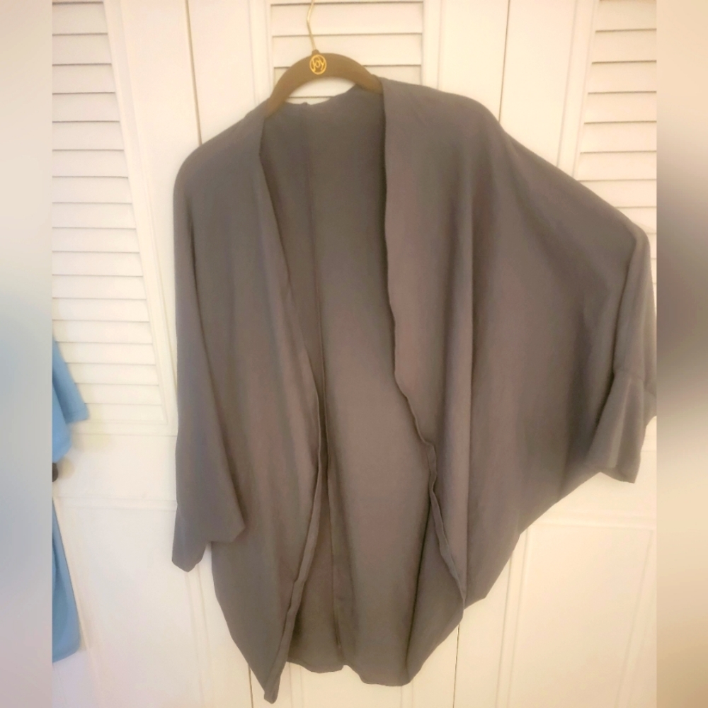 Cardigan with bat (or Dolman) sleeve never worn no tags